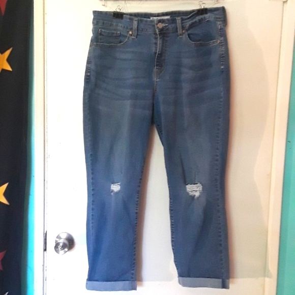 NWOT Levi Strauss Boyfriend Style Ripped Jeans - Picture 1 of 6